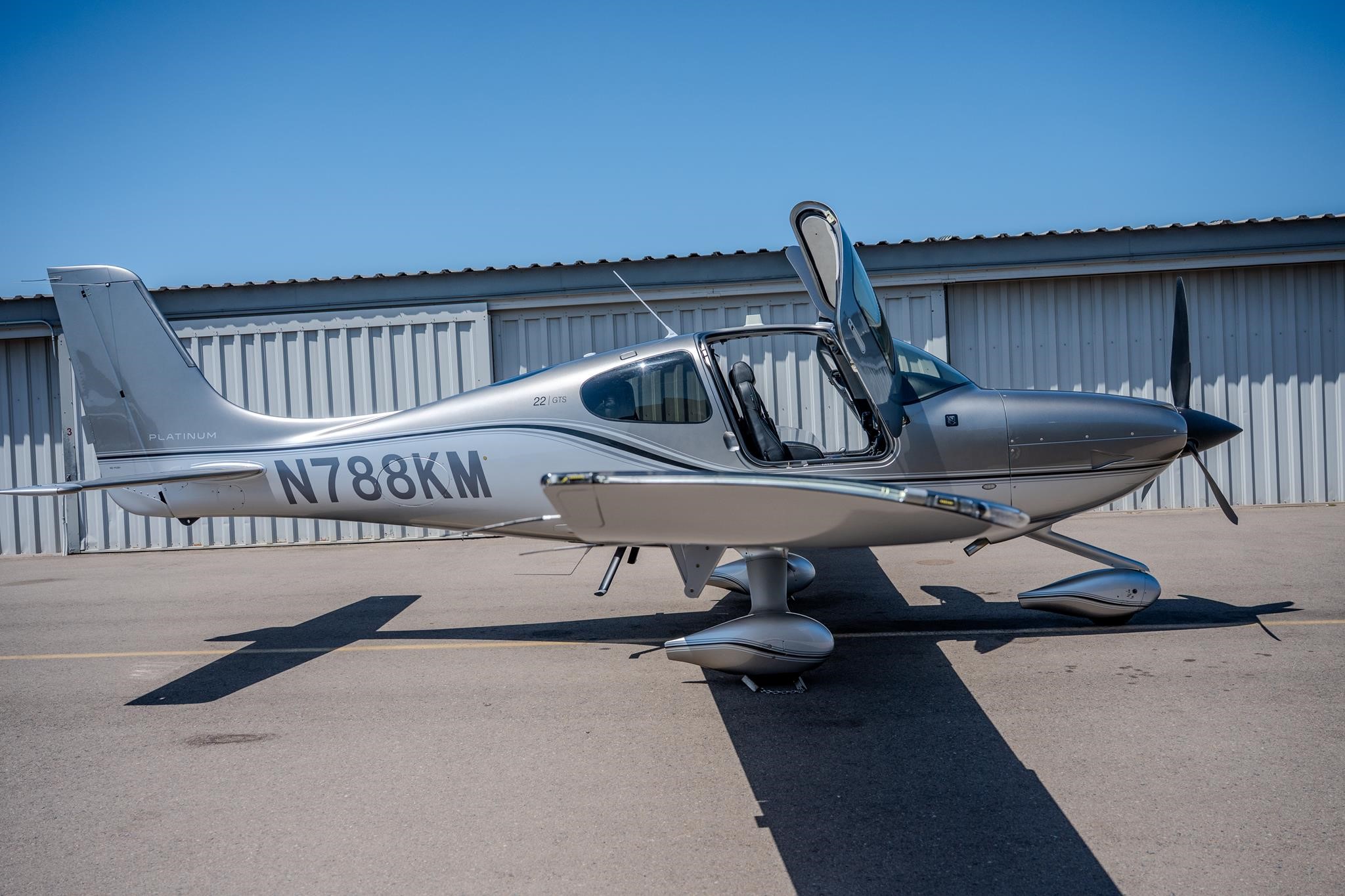 2019 Cirrus SR22-G6 N788KM photo 2