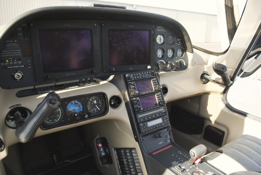 Avidyne Entegra panel in a 2005 Cirrus SR20 G2
